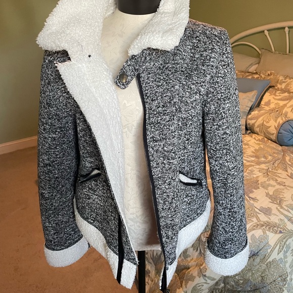 Ookie and Layla like new cozy jacket - Picture 3 of 4